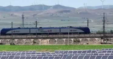 У Китаї запустили "сонячну" залізницю потужністю 6 МВт: як вона влаштована
