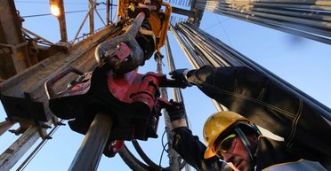 На тлі ударів українських дронів і нових санкцій ЄС: ціни на нафту продовжують зростати