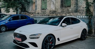 В Киеве засветился недорогой конкурент BMW 3 Series и Mercedes C-Class от Hyundai (фото)