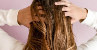 Жінка рік не мила голову шампунем: який зараз має вигляд її волосся (фото)