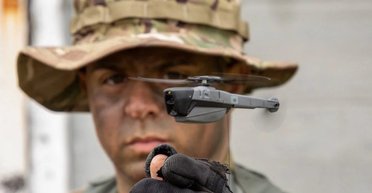 З'явилася нова версія "бойових комарів" Black Hornet 4: як вони допоможуть розвідці ЗСУ (відео)