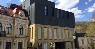 Сыграем в ящик. Сумеет ли Театр на Подоле выиграть премию Евросоюза за современную архитектуру