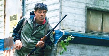 От смерти не отшутишься. Манипуляции разумом, хитроумный побег и путь к другой планете — в главных сериалах декабря