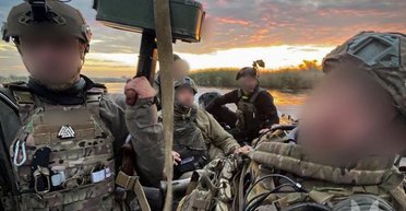 Опасная операция: бойцы ГУР после освобождения Змеиного застряли в море на 28 часов, — WSJ