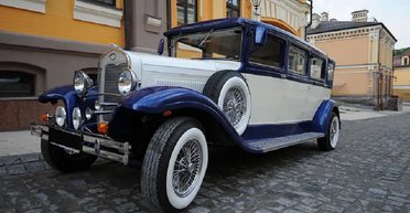 Палац на колесах: в Україні на продаж виставили унікальний лімузин у ретростилі (фото)