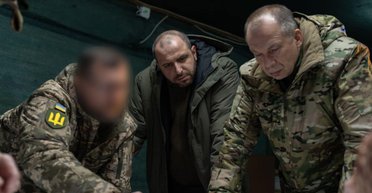 Ситуация чрезвычайно сложная: Сырский посетил позиции вблизи Авдеевки и Купянска (фото)