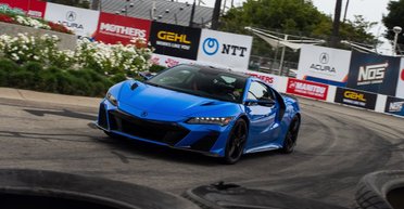 Зухвалий злочин: у США у припаркованого суперкара Honda вкрали колеса (фото)