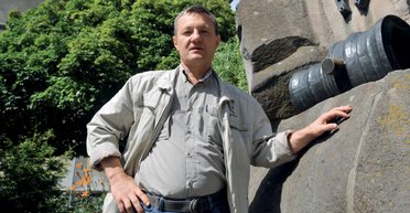 В войне заинтересованы определенные круги как в Москве, так и в Киеве, - историк Дмитрий Белый