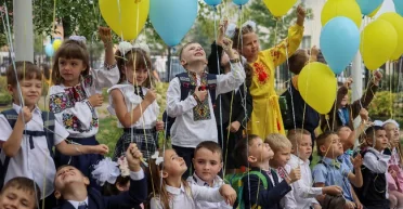 Трендове 1 вересня: Лабубу і Балерина Капучина завітали на перший дзвоник у Києві (відео)