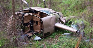 Врезался в деревья: в Свердловской области РФ упал вертолет Robinson R44 (фото)