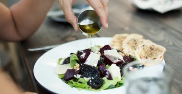 Родзинка будь-якої страви: 5 найсмачніших заправок до м'яса, салатів і риби