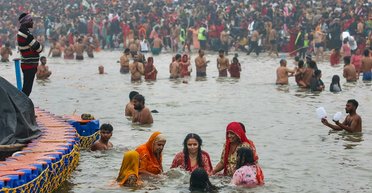 Соберутся 400 миллионов: в Индии стартовал крупнейший религиозный фестиваль в мире (видео)