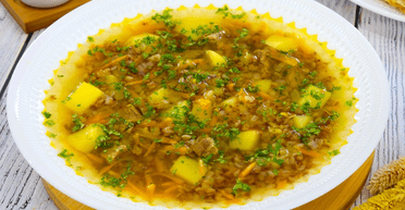 Дієтичний гречаний суп із м'ясом: смачна та ситна страва з найпростіших продуктів