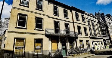 378 років історії: блогер показав занедбаний притулок королівської сім'ї (фото)