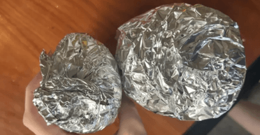 Дівчина з хлопцем купили фастфуд: вони не були готові до того, що їм запакують