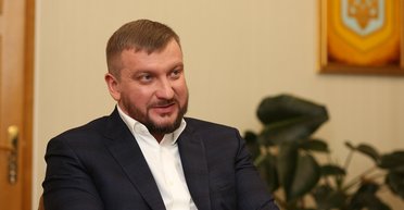 Закон в порядок. Министр юстиции Павел Петренко о сумме ущерба от аннексии Крыма и войны на Донбассе