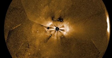 Апарат NASA зафіксував колосальні вибухи на Сонці: чому вони небезпечні для нас (відео)