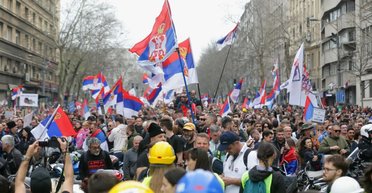 Масові протести в Сербії: Вучич звинуватив опозицію в організації "кольорової революції" (відео)