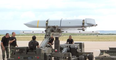 Дальность 300-500 км: о каких дальнобойных ракетах к F-16 мог говорить Наев