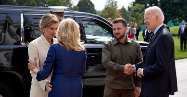 Зеленский прибыл в Белый дом для встречи с Байденом: что будут обсуждать (фото, видео)