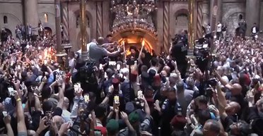 У Храмі Гробу Господнього в Єрусалимі зійшов Благодатний вогонь (відео)