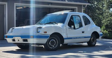 На продажу выставили необычный 43-летний электромобиль с феном (фото)