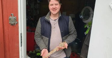 Обнаружили во время уборки: фермер и его сын случайно нашли ценный артефакт эпохи викингов