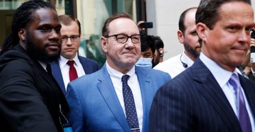 Кевина Спейси признали невиновным по делу о сексуальных домогательствах