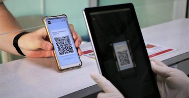 Турбота про здоров'я і збір даних. Чому не можна показувати Covid-сертифікат усім підряд