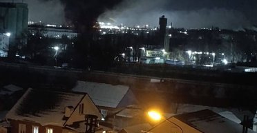 БпЛА атакували місто Єлець у РФ: внаслідок удару загорівся завод "Енергія" (відео)