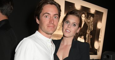 Принцесса Беатрис посетила открытие отеля The OWO вместе с супругом (фото)