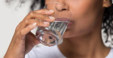 Употребление дополнительного стакана воды может предотвратить сердечную недостаточность, - ученые