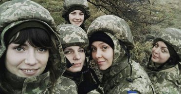 В Минобороны тестируют новую форму для женщин: о чем идет речь