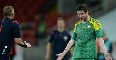 Прекрасное — далеко. Как футболист сборной Украины Селезнев воюет с журналистами