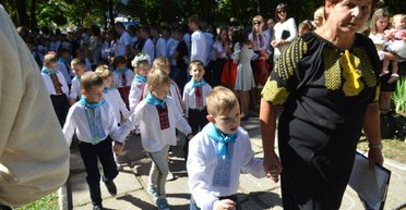 Все деньги – на ВСУ: Кабмин объяснил, почему зарплата учителя в Украине в 10 раз меньше, чем в ЕС