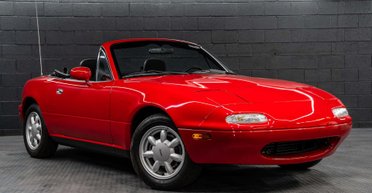 Маленький раритет: на аукционе продан культовый спорткар Mazda 90-х без пробега (фото)