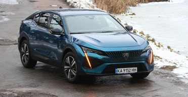 Французский шарм: тест-драйв нового Peugeot 408