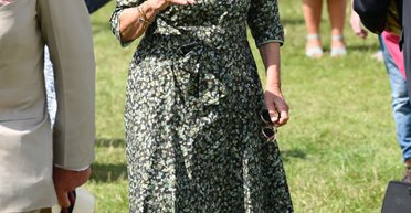 Королева Камилла в очаровательном зеленом платье появилась на выставке цветов