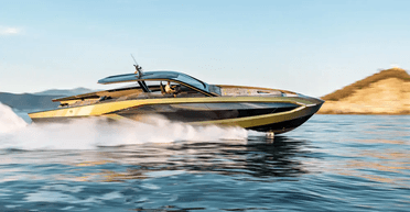 Потрапив у скандал: власник яхти за $4,5 млн викидав у воду 100-доларові купюри (відео)