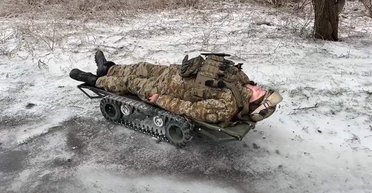 Возят раненых и боеприпасы: Силы обороны применяют универсальные наземные дроны (видео)