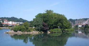 Крошечный остров в ЕС каждые полгода меняет гражданство: почему так происходит