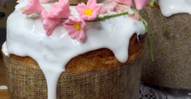 Не липне до рук і не кришиться: рецепт ідеальної глазурі для паски