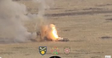 На Луганщині знищили російський танк з мінним тралом: що відомо (фото, відео)