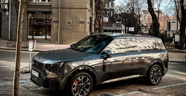 880 сил і 4,3 с до сотні: в Україну привезли електрифікованого побратима Volvo XC90 (фото)