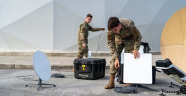 Армия испытывает военный интернет от создателей Starlink: чем отличается Starshield (видео)