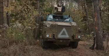 "Фабрика смерті": у ЗСУ розповіли, як поводиться в бою бронемашина Bushmaster (відео)