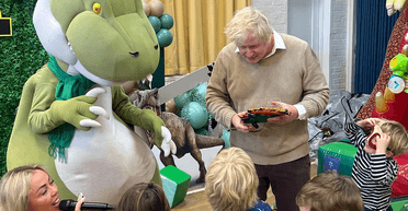 Динозаври та машинки: Борис Джонсон привітав сина з 4-м днем народження (фото)
