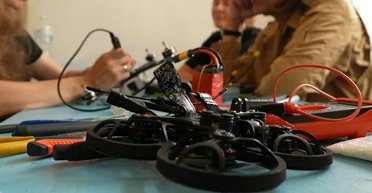 Оккупанты в Запорожской области хотят привлечь детей к сборке дронов, — Федоров (видео)