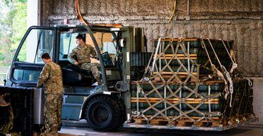 В шаге от катастрофы: при каких условиях Трамп "разморозит" военные поставки США Украине