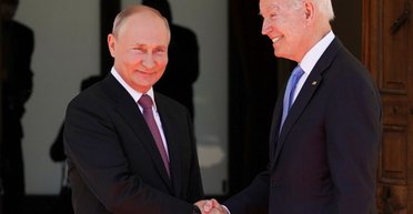 Война в теплой, дружеской атмосфере. Что означает для Украины часовой разговор Байдена и Путина